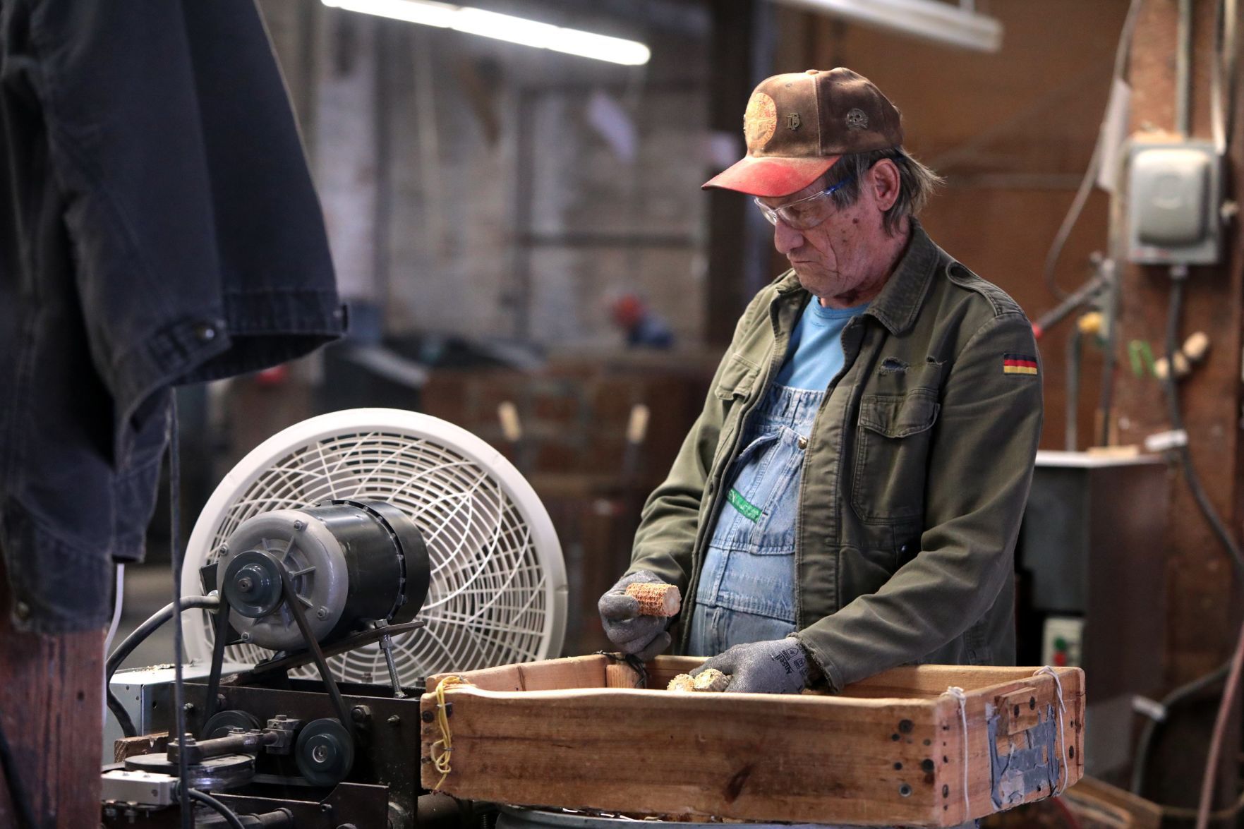 Inside the Missouri Meerschaum corncob pipe factory